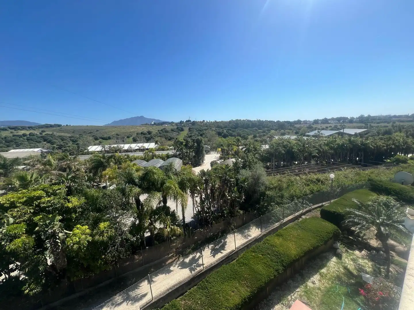 Außenansicht von Maisonette zum Verkauf in Estepona mit Klimaanlage, Terrasse und Abstellraum