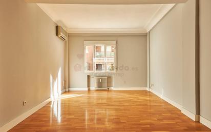 Dormitori de Apartament de lloguer en  Madrid Capital amb Aire condicionat, Calefacció i Parquet