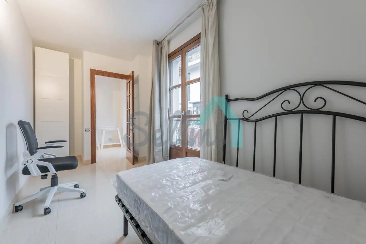 Schlafzimmer von Wohnung zur untervermieten in Oviedo  mit Heizung, Parkett und Möbliert