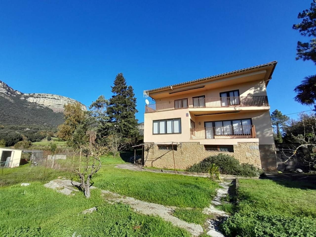 Vista exterior de Casa o xalet en venda en Vilanova de Sau amb Calefacció, Jardí privat i Terrassa