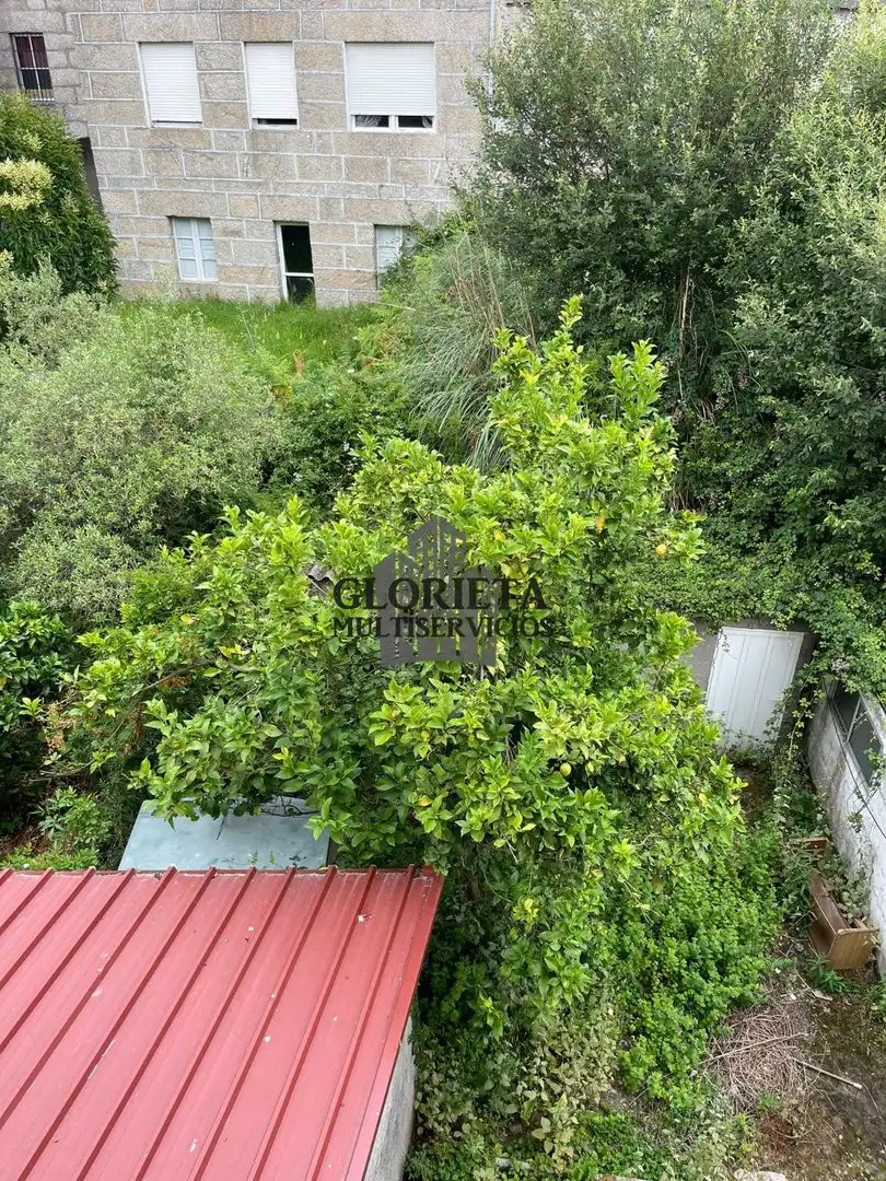 Piso en venta en Vigo  con Calefacción, Jardín privado y Amueblado