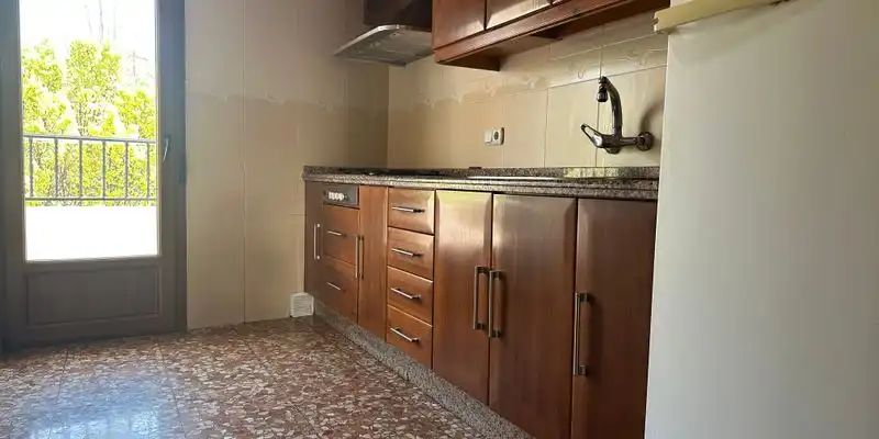 Cuina de Casa adosada en venda en Villanueva del Trabuco amb Aire condicionat, Terrassa i Traster