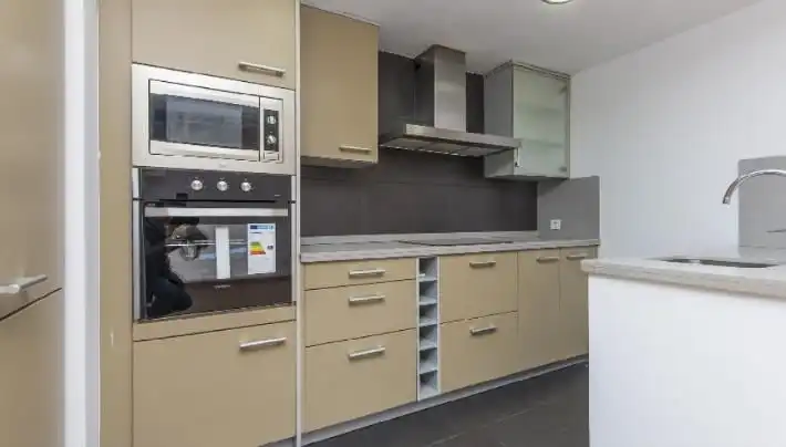 Piso en venta en Carrer Moianès, Hostal