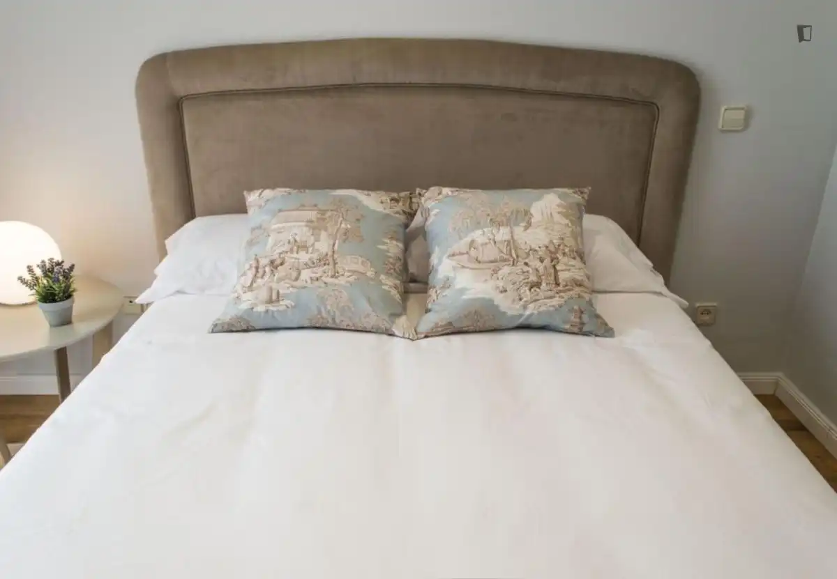 Apartamento de alquiler en Cortes - Huertas