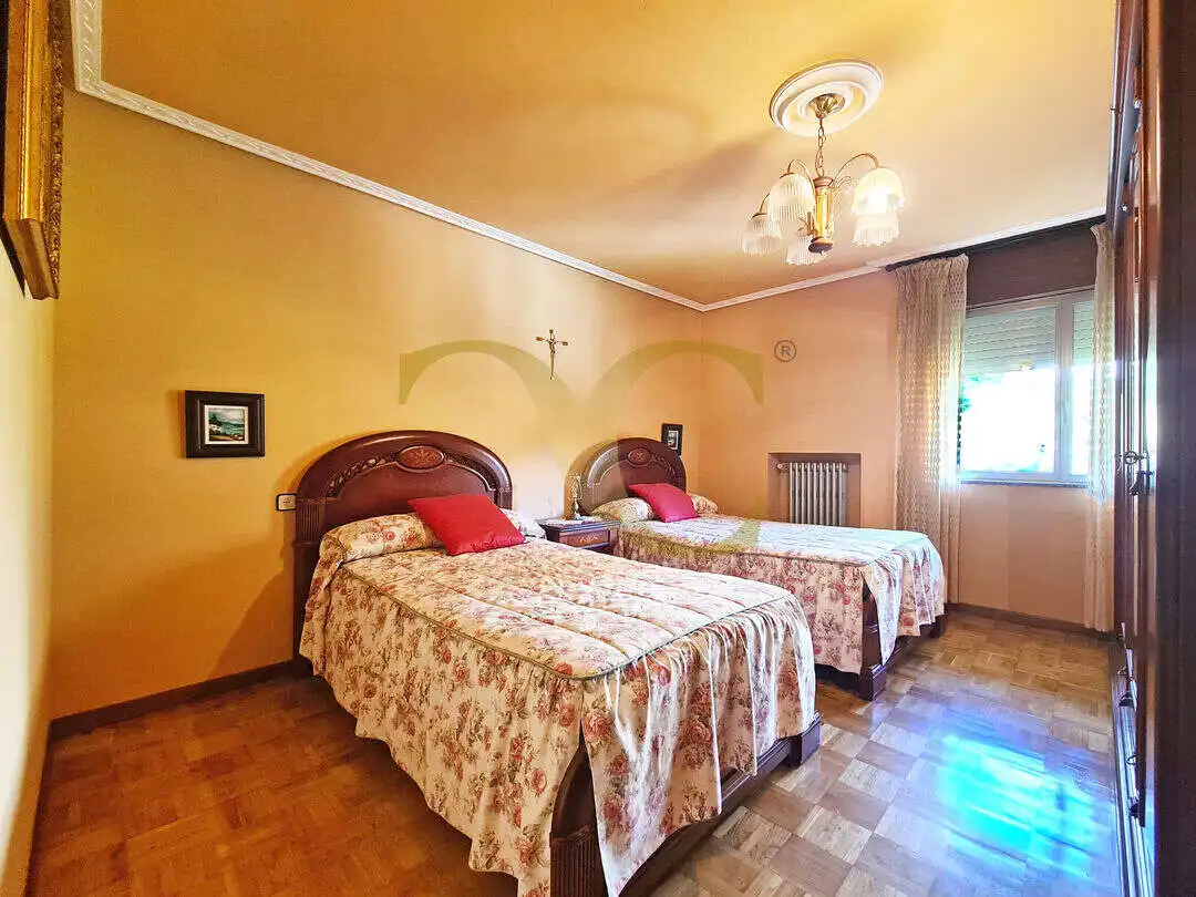 Dormitori de Casa o xalet en venda en Villaviciosa amb Calefacció, Jardí privat i Terrassa
