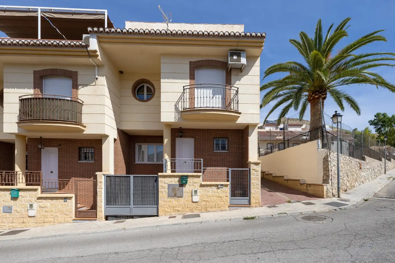 Casa aparellada amb terrassa en venda a Cenes de la Vega, imagen 5