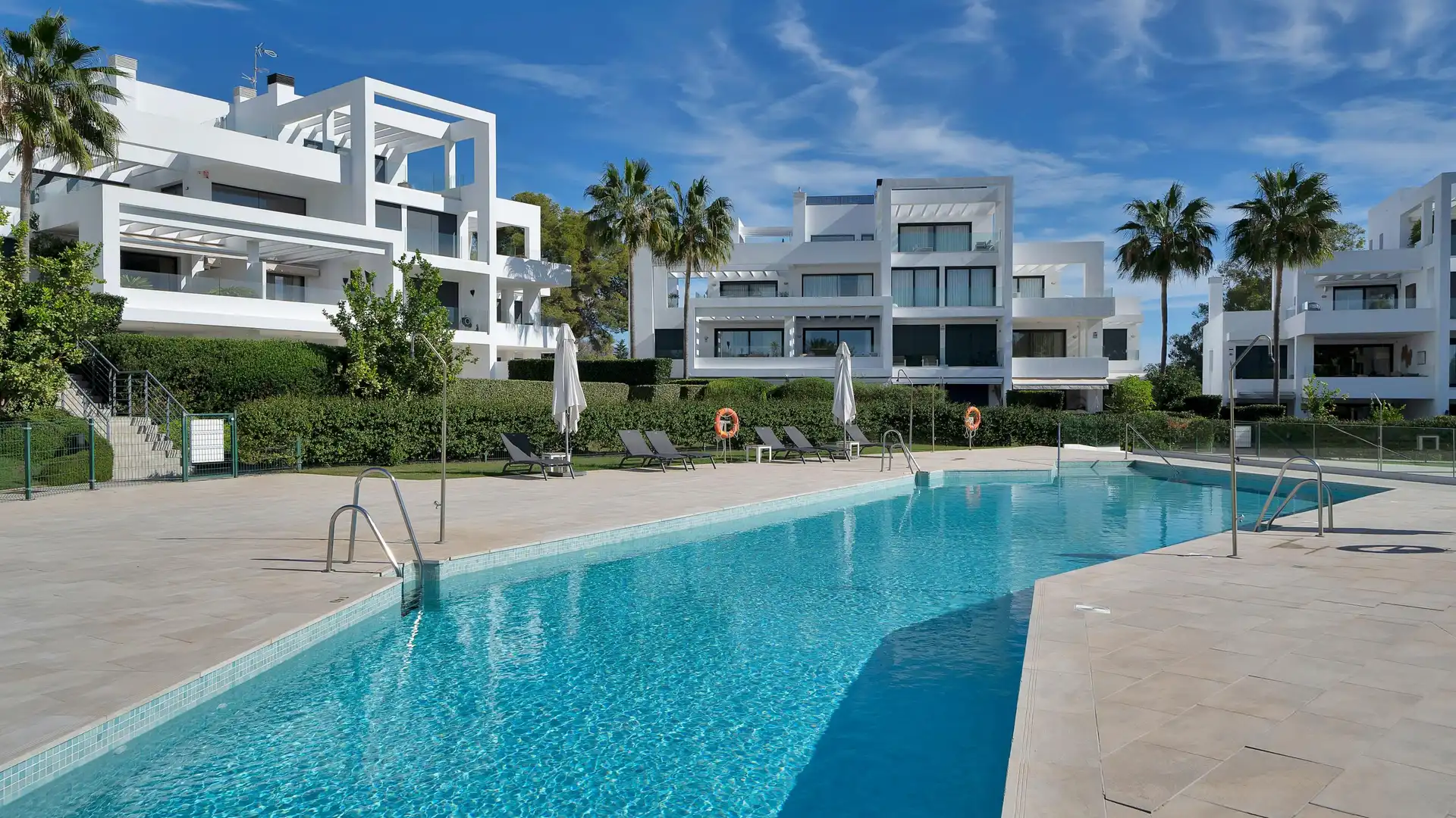 Vista exterior de Apartamento en venta en Estepona con Aire acondicionado, Jardín privado y Terraza