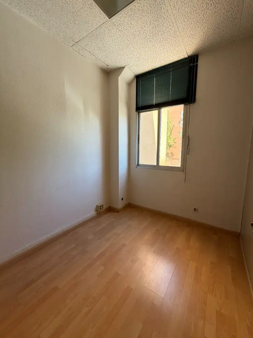 Schlafzimmer von Geschaftsraum zur Miete in Madrid mit Klimaanlage und Heizung