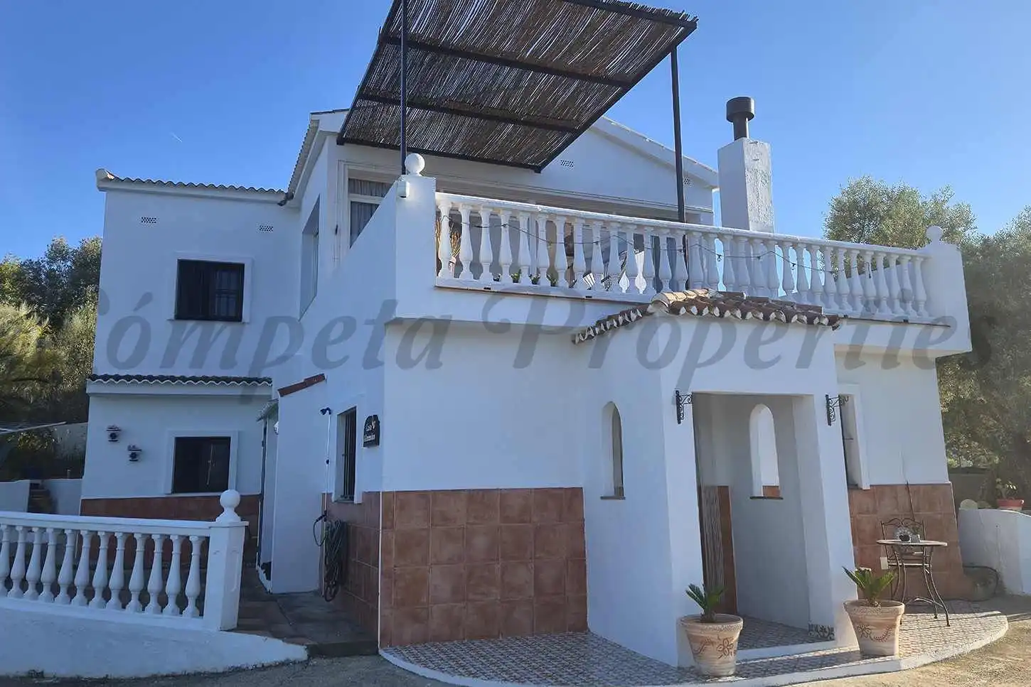 House with garden for sale in Comares