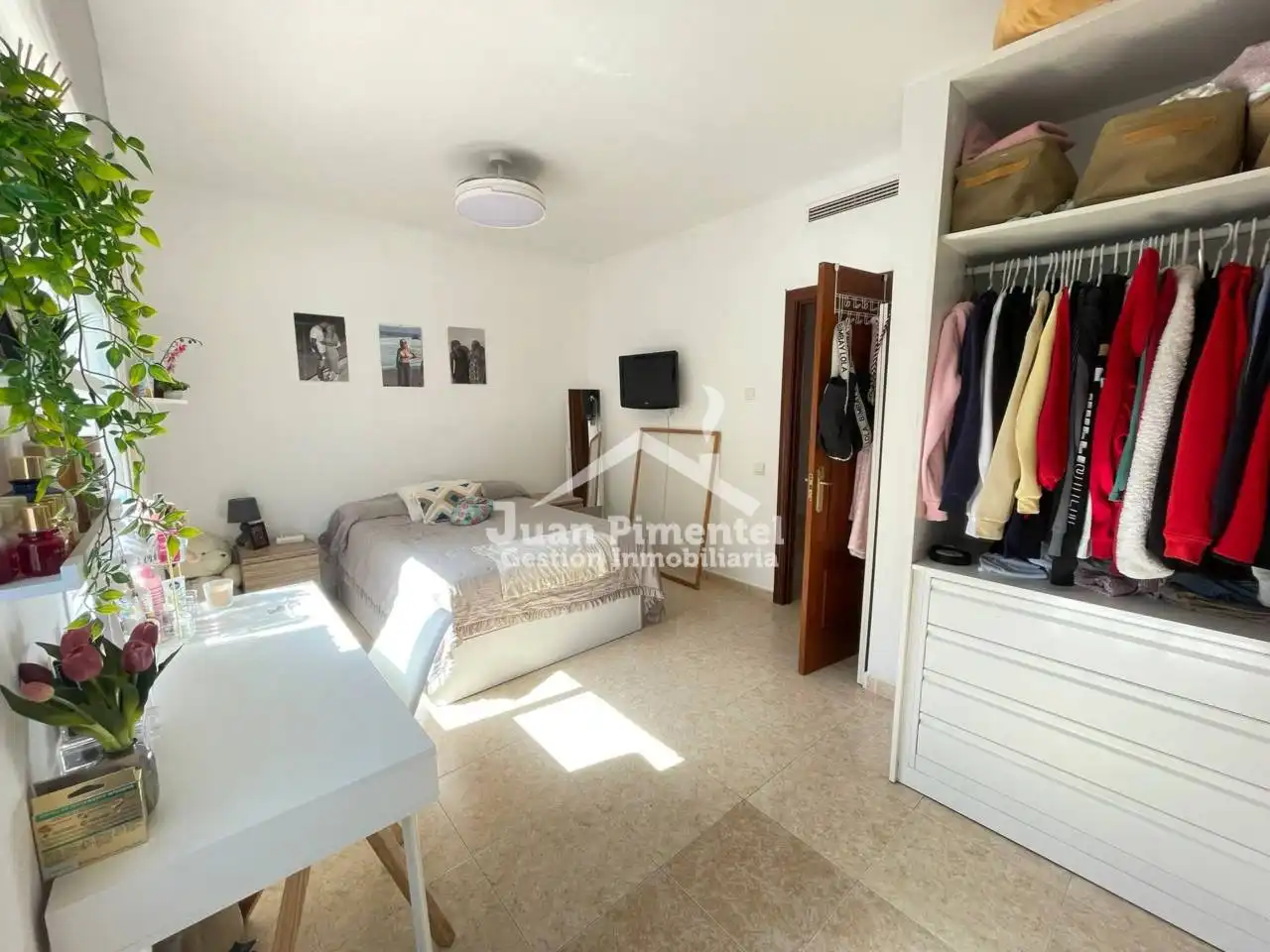 Dormitori de Casa adosada en venda en Estepona amb Aire condicionat, Jardí privat i Terrassa