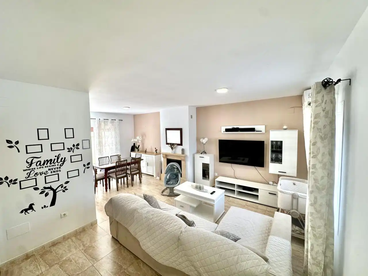 Sala de estar de Casa adosada en venta en Fuente de Piedra con Aire acondicionado, Terraza y Piscina comunitaria