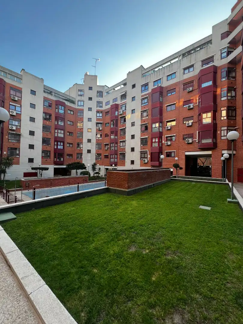 Exterior view of Garage for sale in Madrid