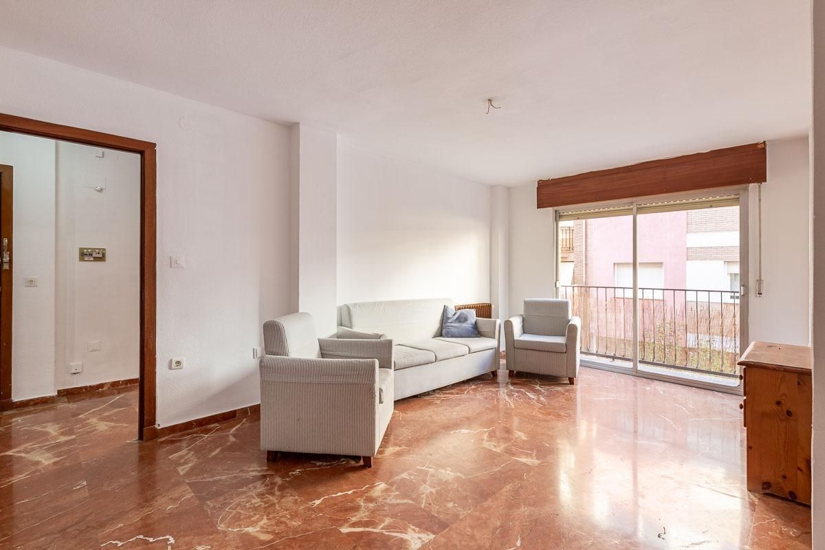 Living room of Flat for sale in  Granada Capital  with Balcony