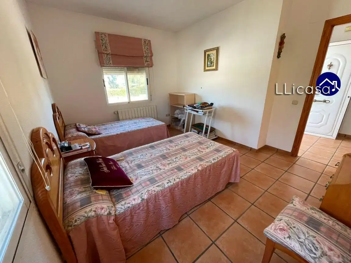 Habitación de Casa o chalet en venta en La Pobla de Vallbona con Calefacción, Jardín privado y Terraza