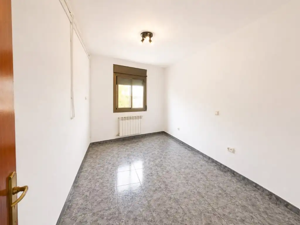 Bedroom of Flat for sale in Vilanova i la Geltrú