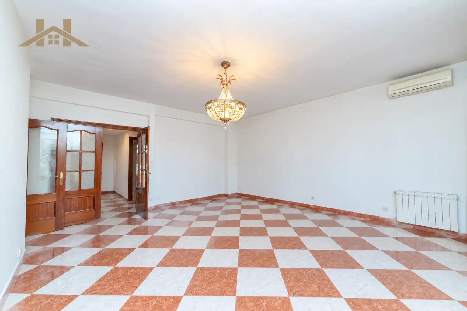 Casa aparellada amb terrassa en venda a Calle de Mercedes de la Cadiniere, imagen 7