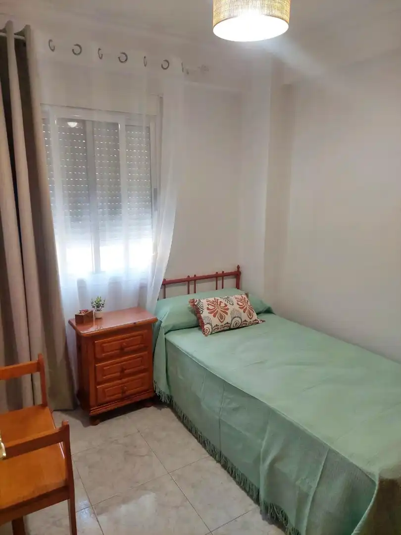 Habitación de Piso de alquiler en Málaga con Amueblado y Balcón