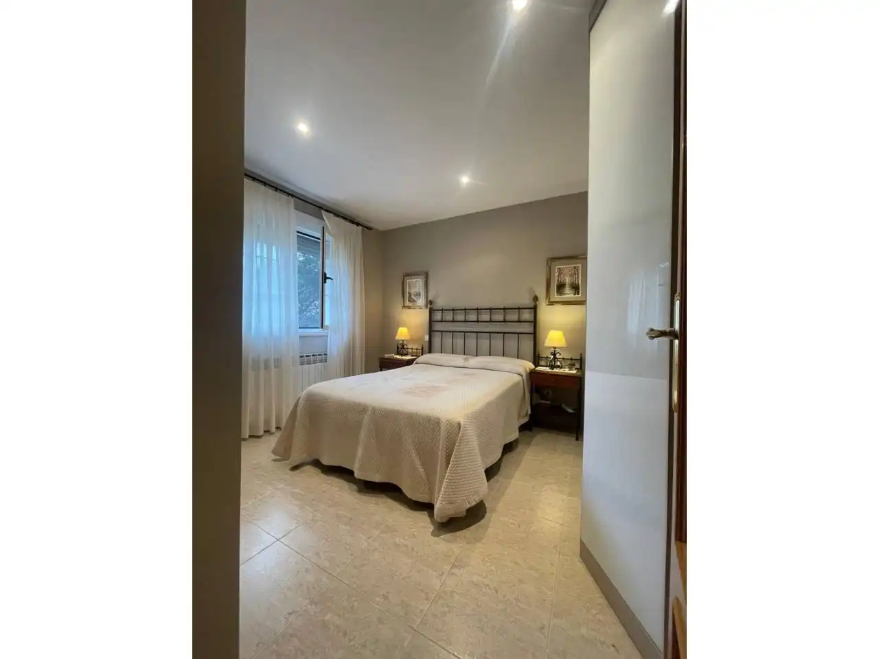 Dormitori de Casa o xalet en venda en Martín de Yeltes amb Jardí privat, Terrassa i Moblat