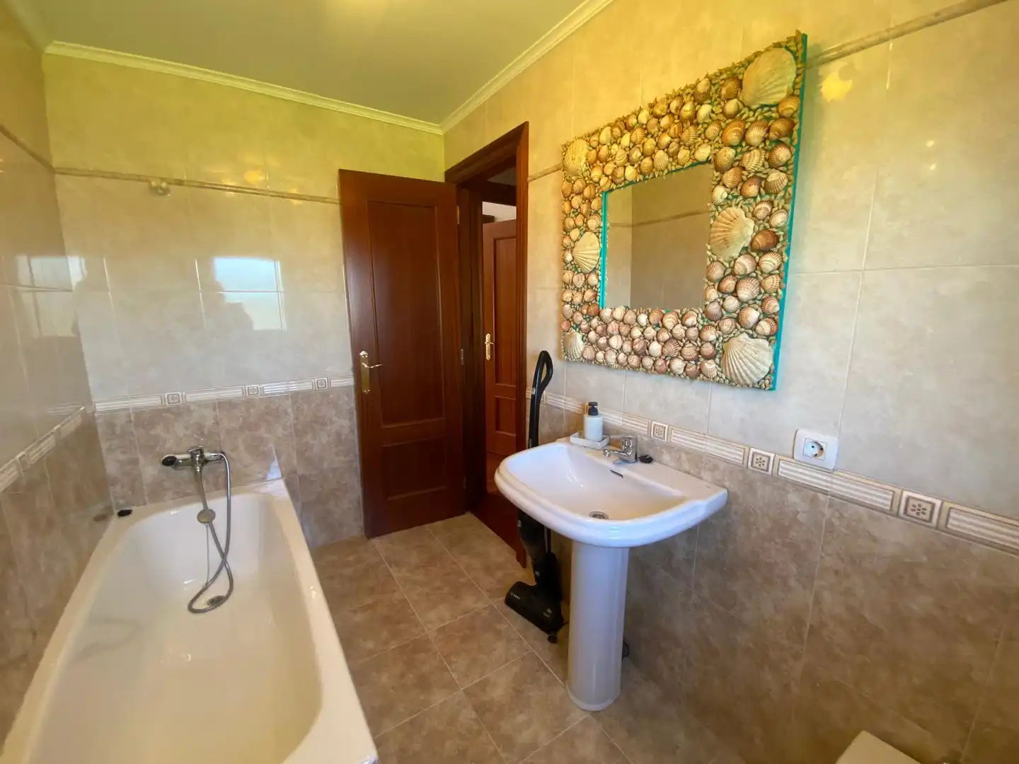 Baño de Casa o chalet en venta en Castro-Urdiales con Calefacción, Jardín privado y Terraza
