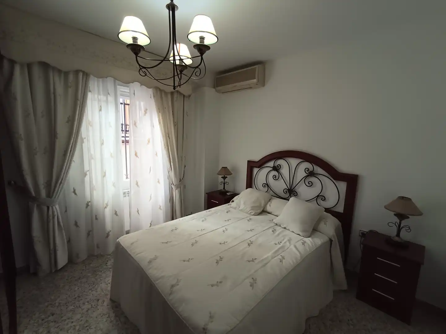 Schlafzimmer von Wohnung zum Verkauf in Jaén mit Klimaanlage, Heizung und Möbliert