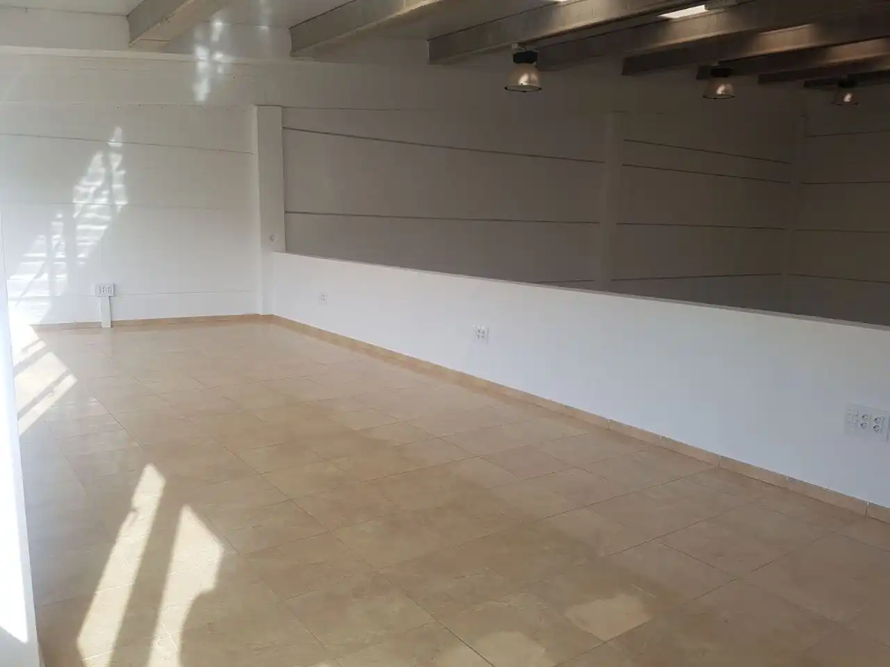 Industrial building to rent in Cruce de Arinaga, imagen 2