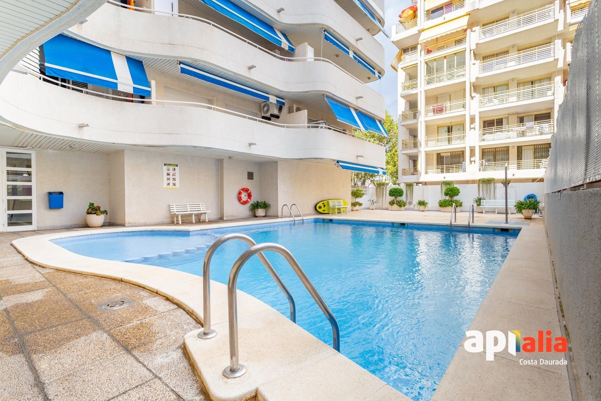 Piscina de Apartament en venda en Salou amb Aire condicionat, Terrassa i Balcó