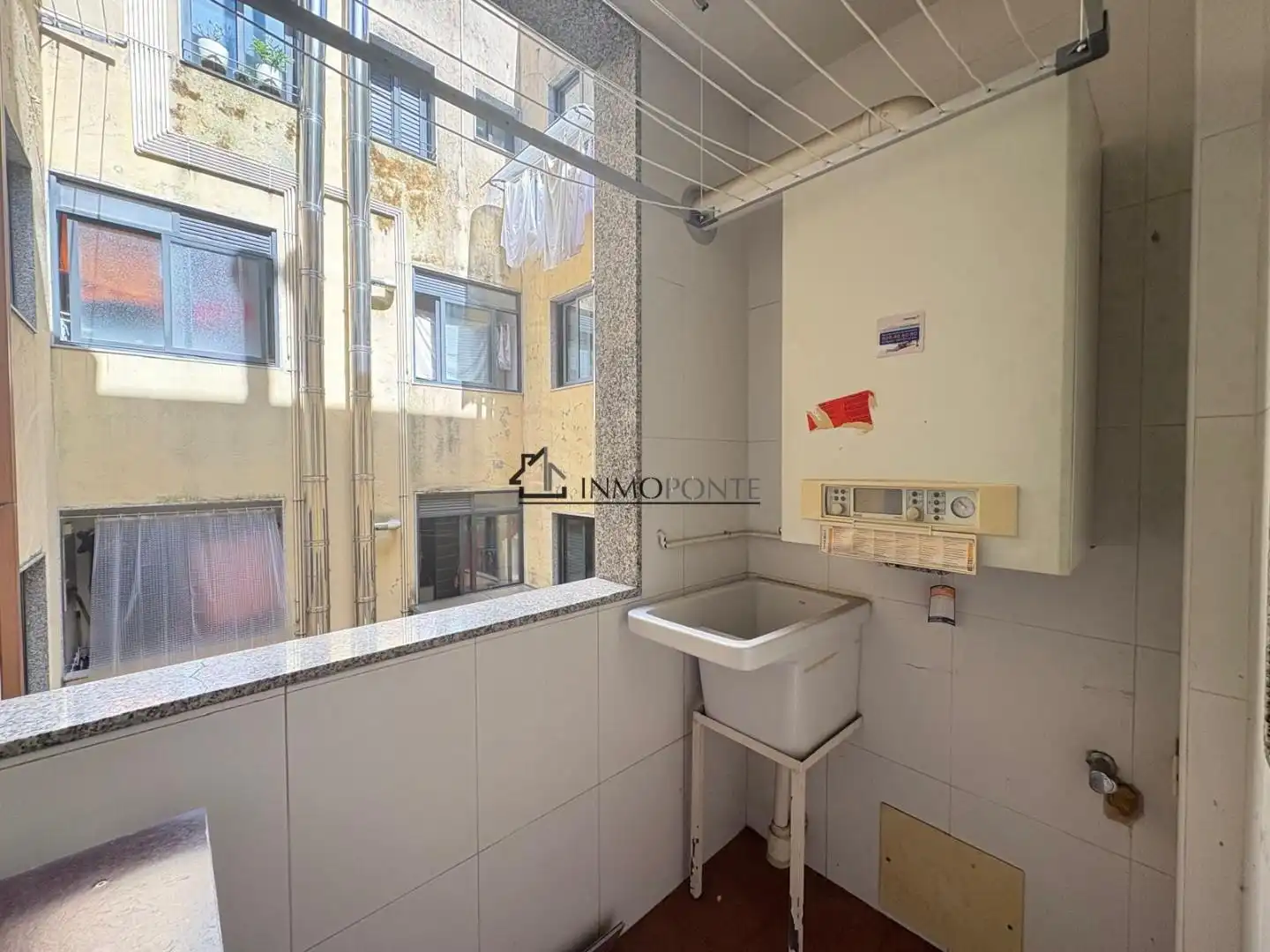 Terrassa de Apartament en venda en Pontevedra Capital  amb Calefacció i Traster