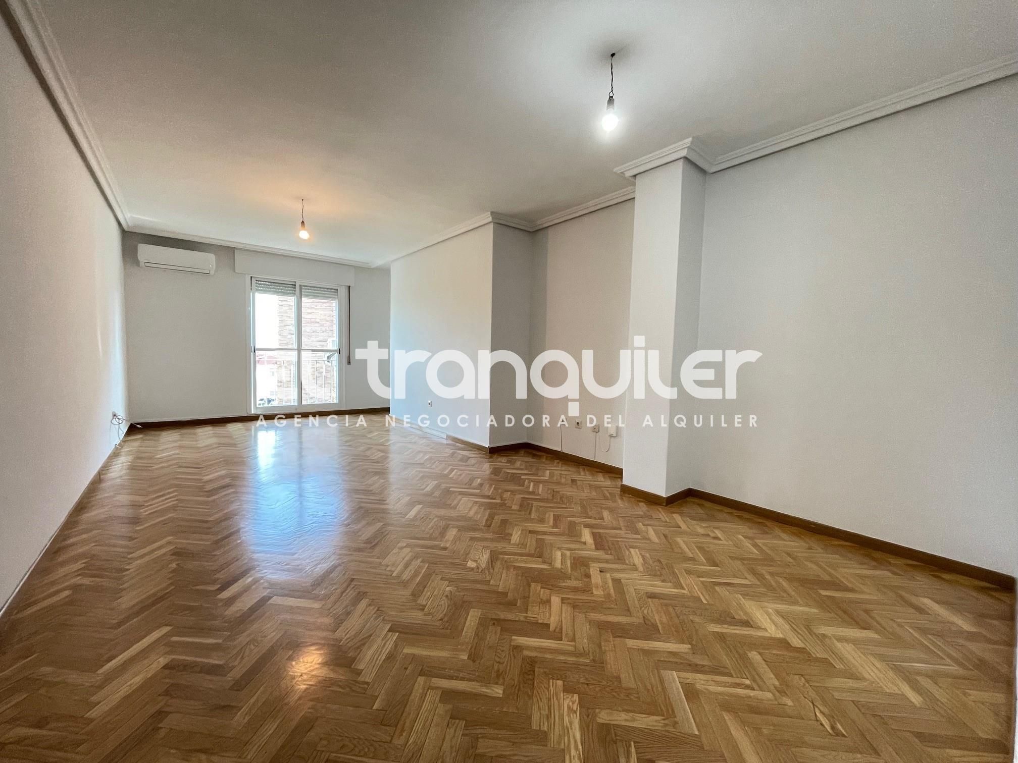 Living room of Flat to rent in Getafe  with Air Conditioner, Parquet flooring and Furnished