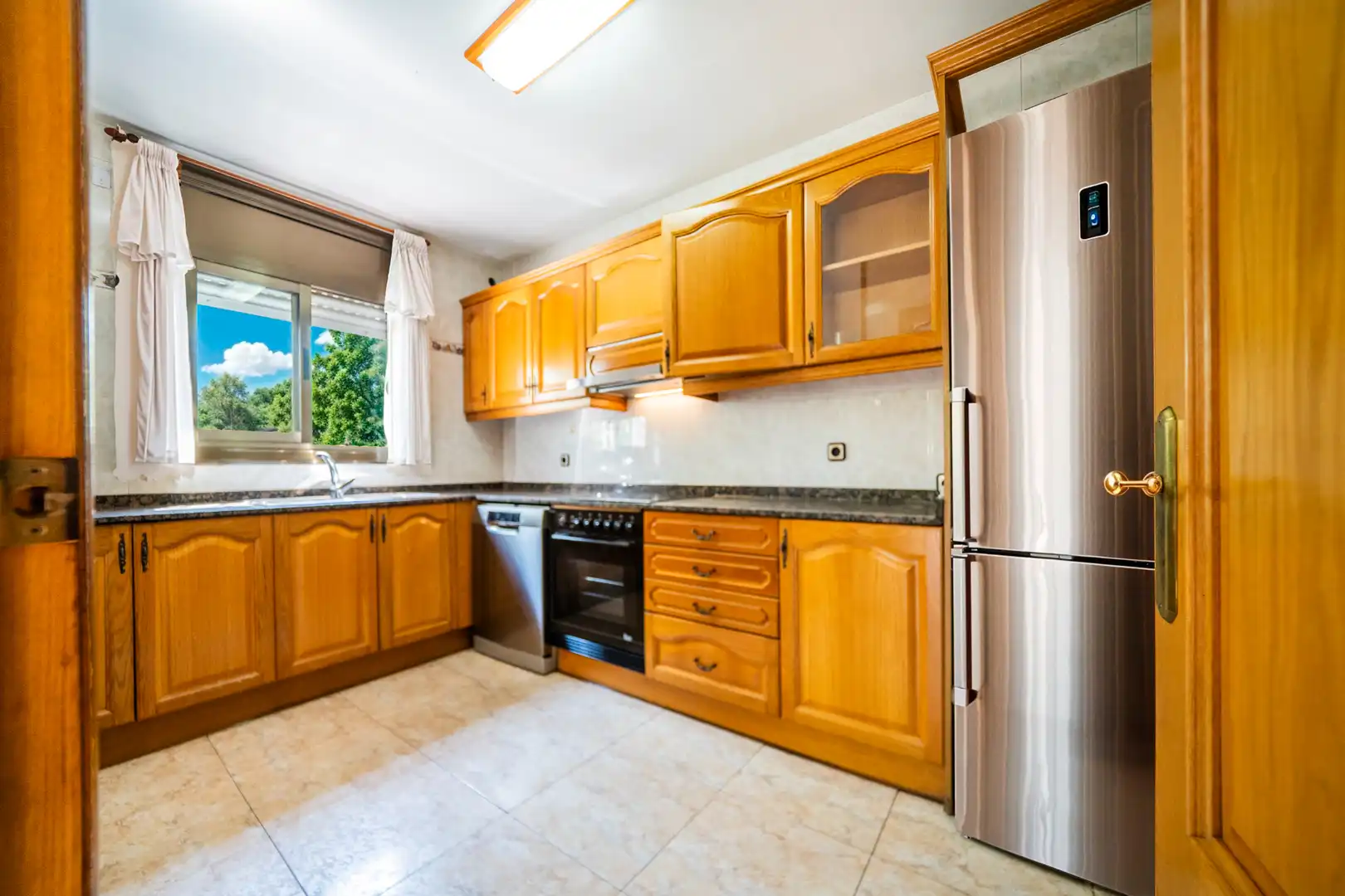 Cocina de Casa o chalet en venta en Santa Perpètua de Mogoda con Calefacción, Terraza y Trastero