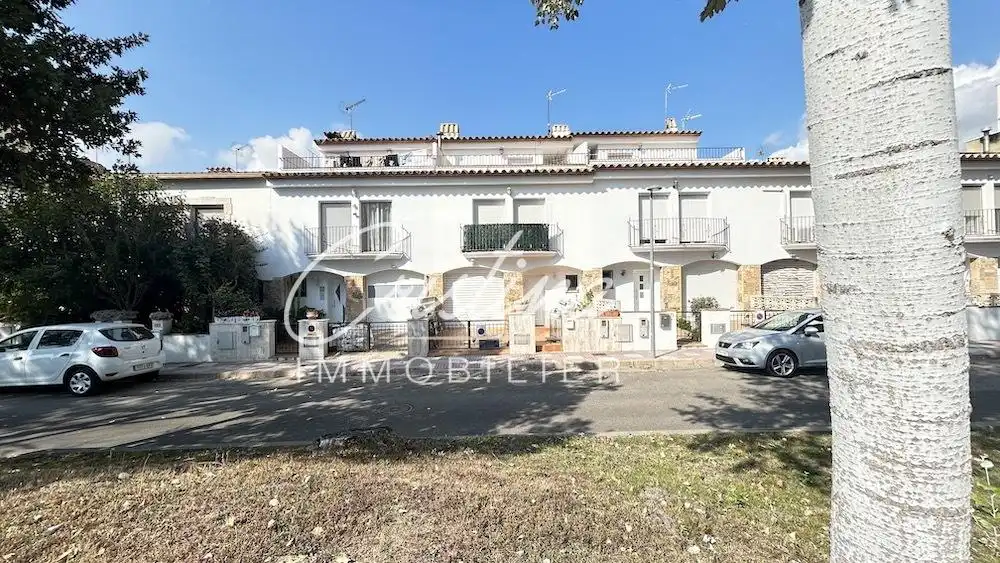 Vista exterior de Casa adosada en venda en Santa Cristina d'Aro amb Calefacció i Jardí privat