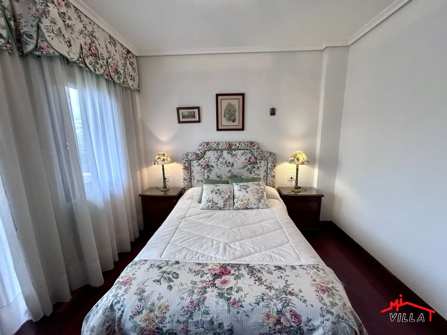 Habitación de Casa adosada en venta en Laredo con Calefacción