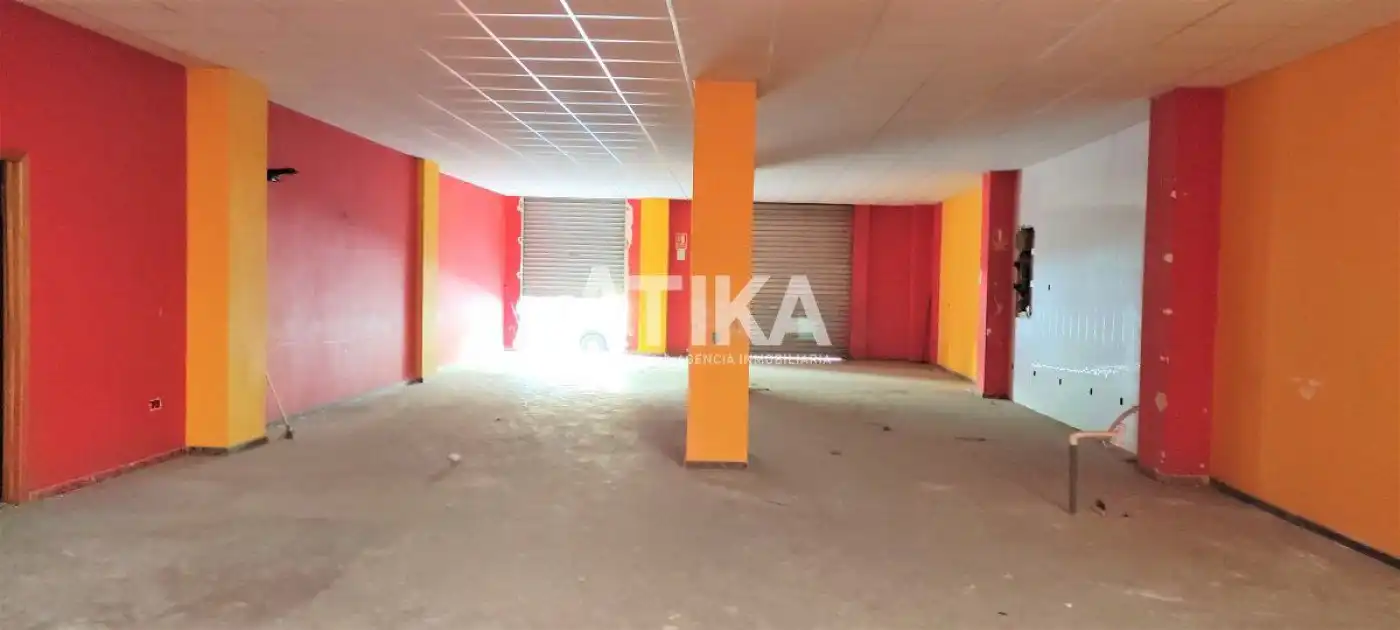 Locale commerciale in vendita a Sant Josep - Zona Hospital