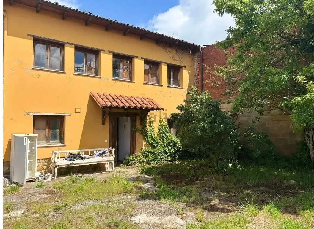 Casa rústica amb jardí en venda a Vegas del Condado