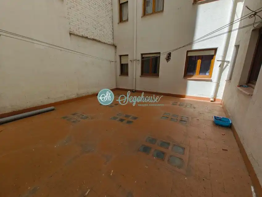 Piso en venta en Segovia con Calefacción, Parquet y Trastero