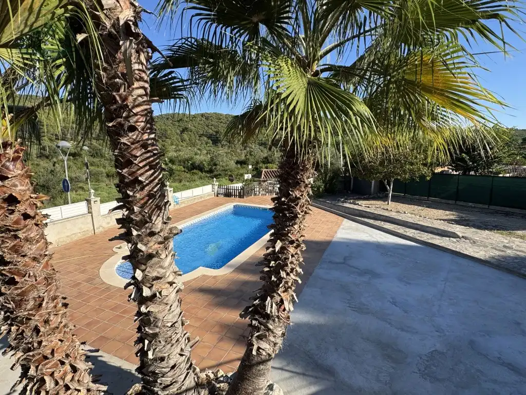 Swimming pool of Houses for sale in Mas Romeu
