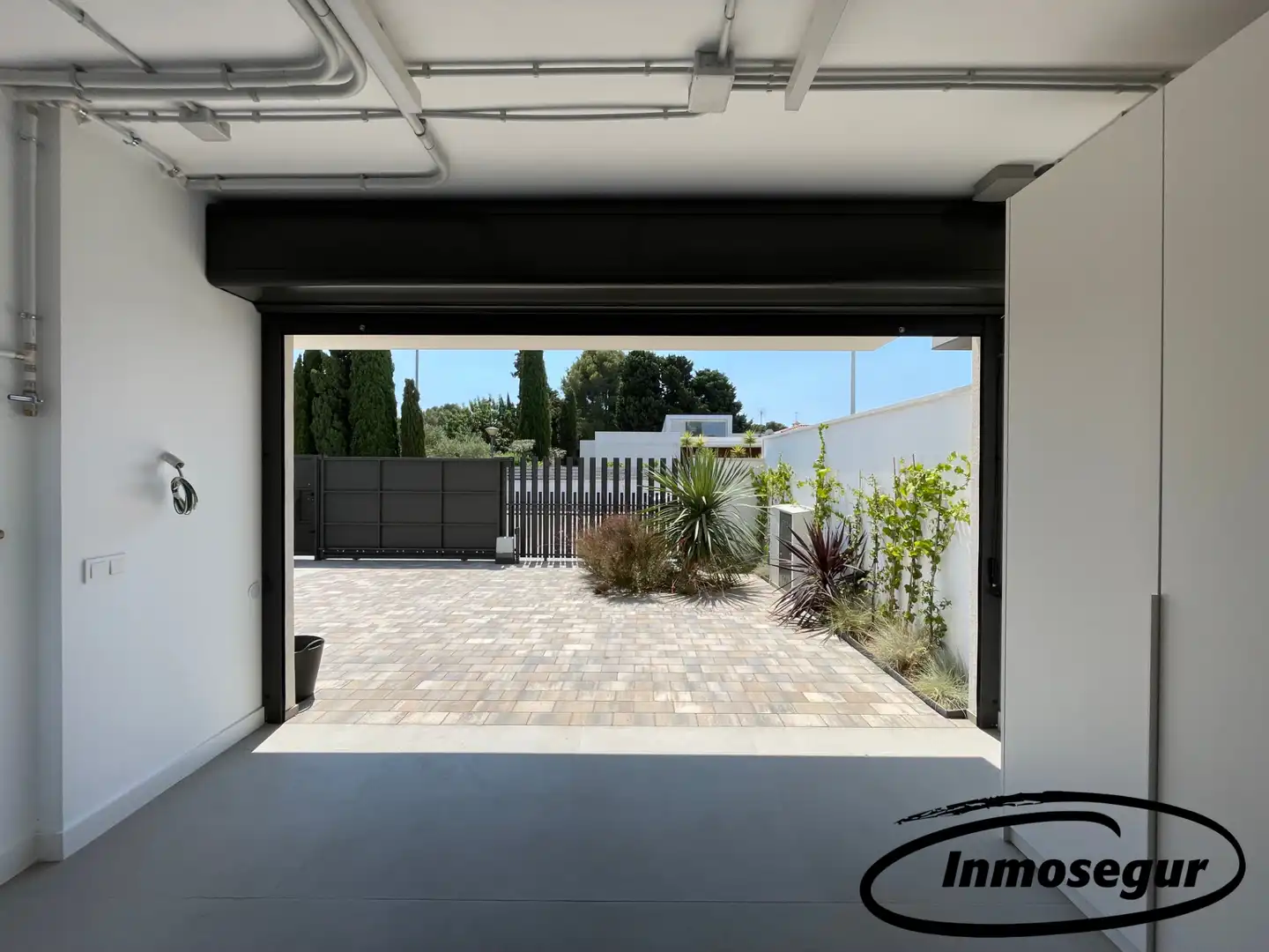 Aparcament de Casa adosada en venda en Cambrils amb Aire condicionat, Calefacció i Jardí privat