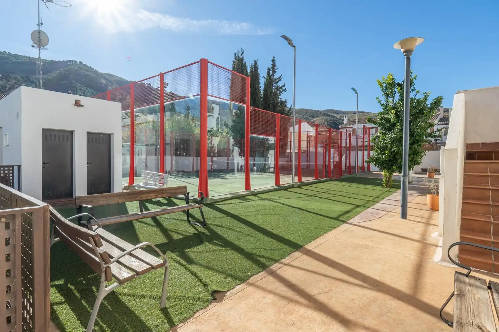 Vista exterior de Casa adosada en venta en Cenes de la Vega con Aire acondicionado, Calefacción y Jardín privado