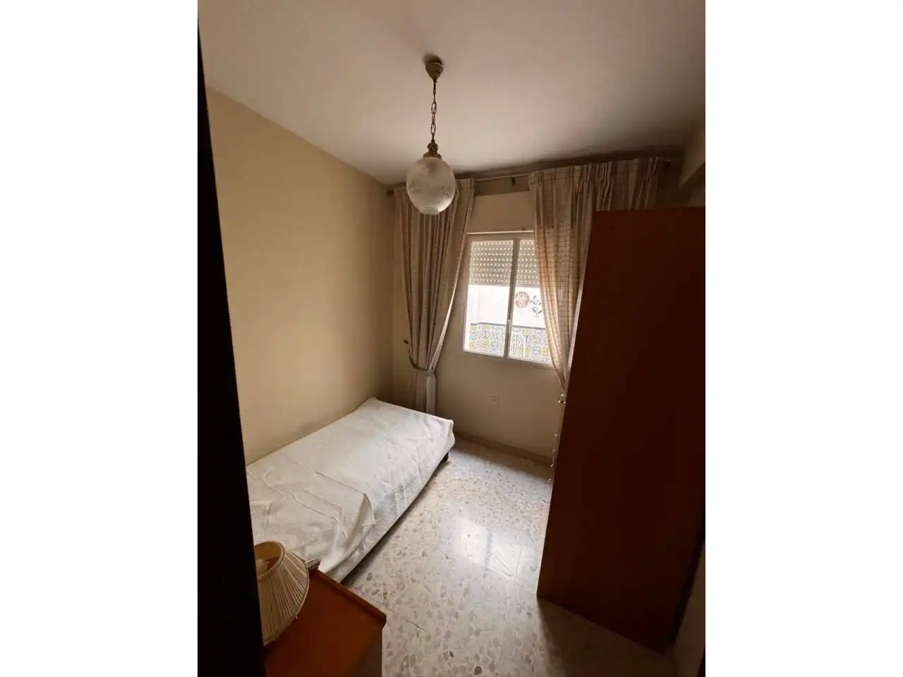 Habitación de Piso de alquiler en Morón de la Frontera con Amueblado y Balcón