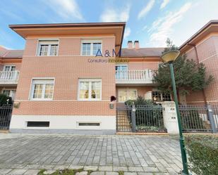 Exterior view of Single-family semi-detached to rent in Valladolid Capital  with Heating, Private garden and Terrace