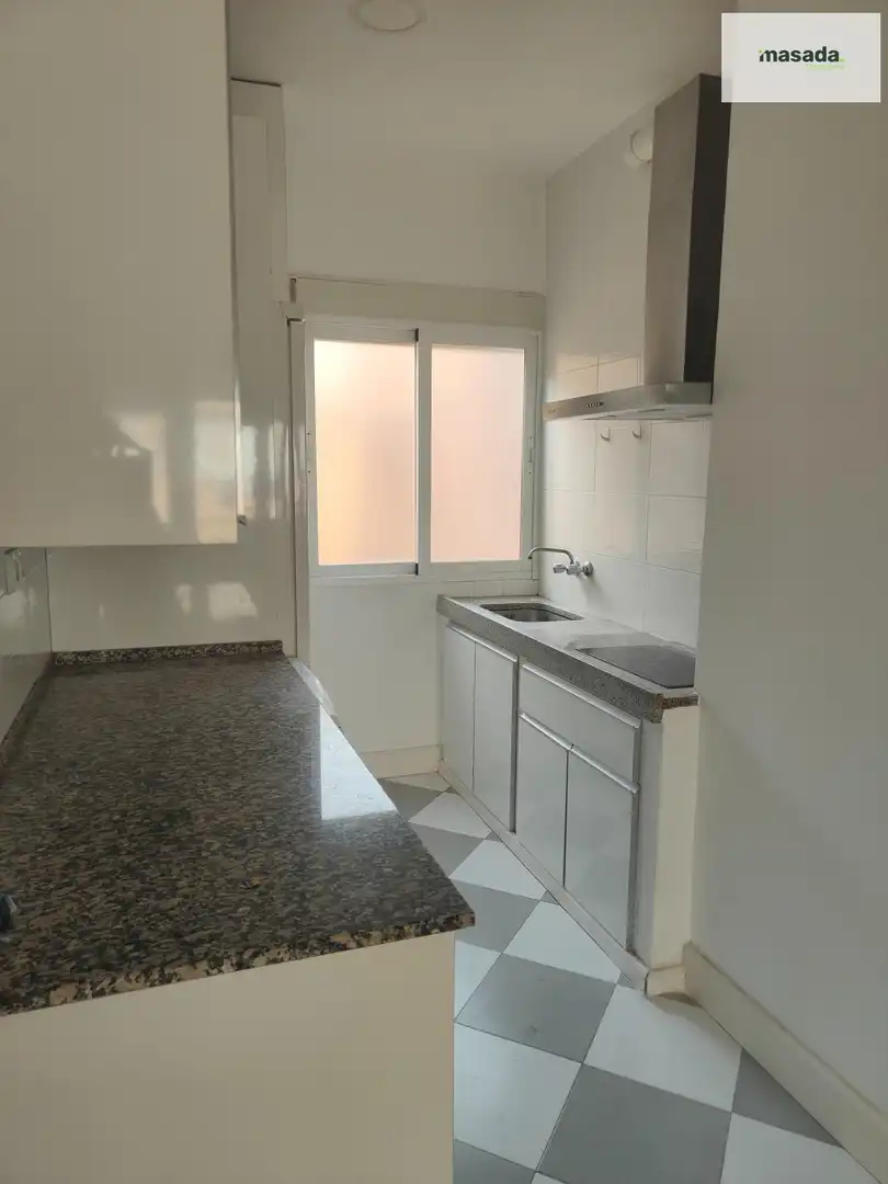 Cocina de Piso de alquiler en Granada con Aire acondicionado y Balcón
