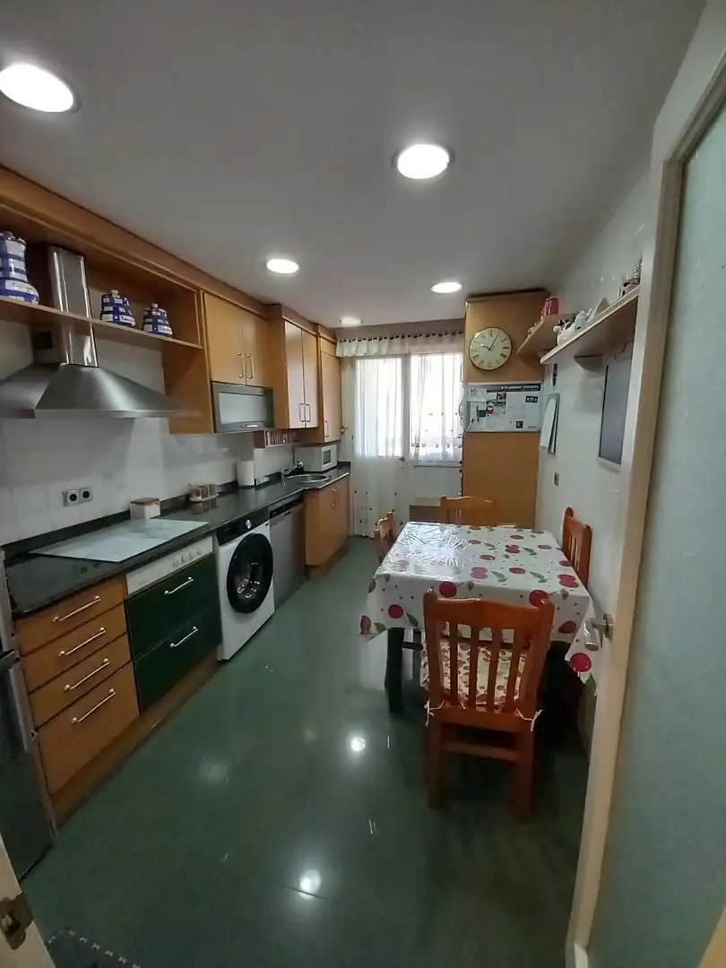 Cocina de Piso en venta en Torrelavega  con Calefacción, Jardín privado y Trastero