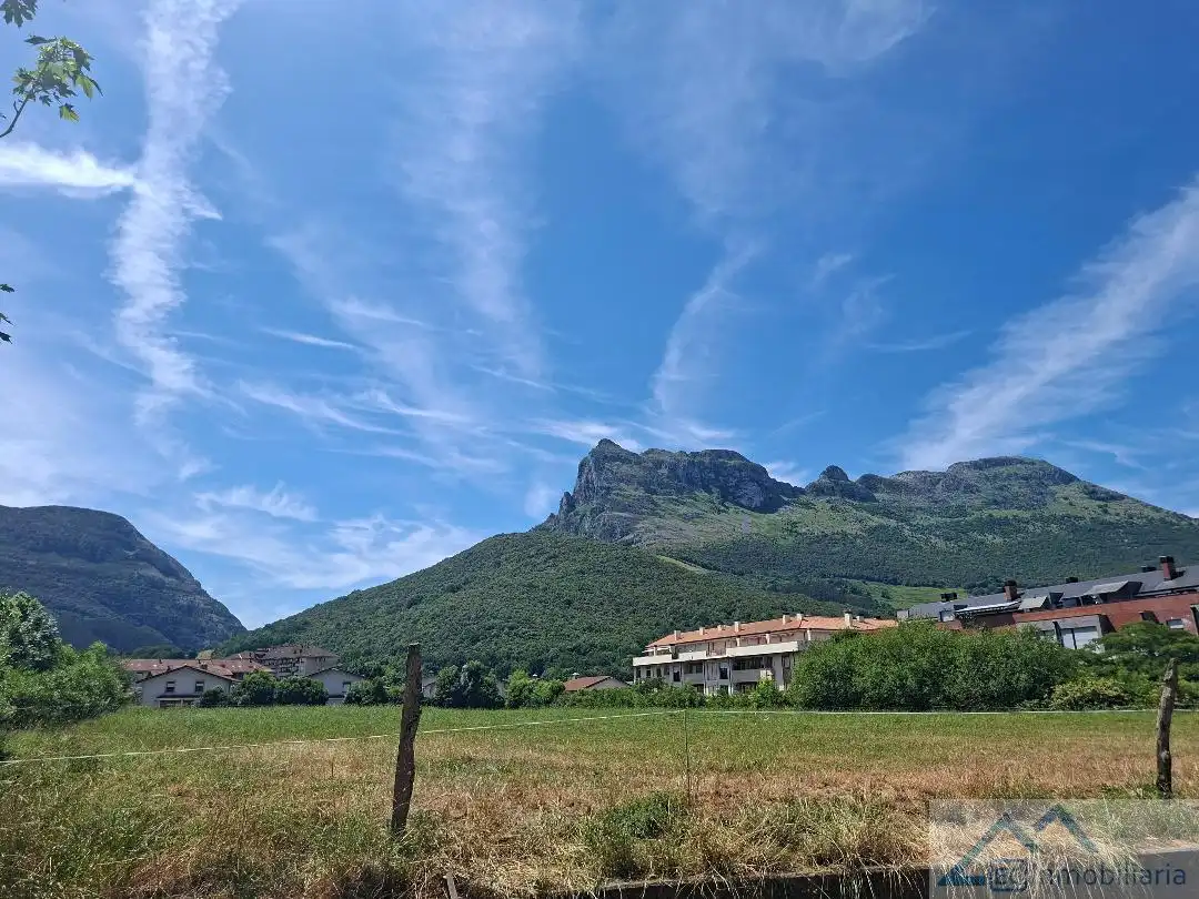 Vista exterior de Pis en venda en Ramales de la Victoria amb Calefacció, Parquet i Traster