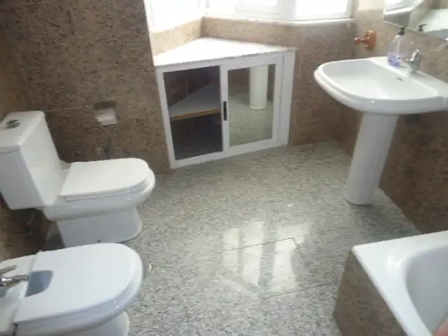 Bathroom of Flat for rent in Granada  with Air Conditioner, Furnished and Washing machine