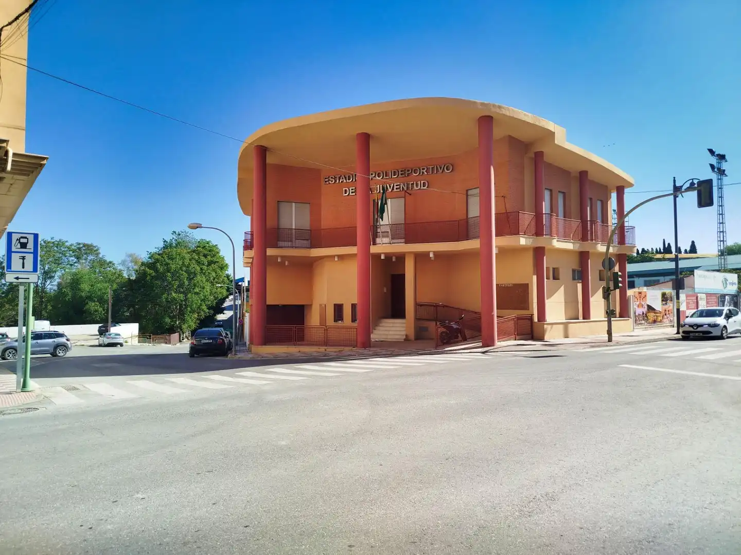 Vista exterior de Casa adosada en venda en Mancha Real amb Calefacció i Balcó
