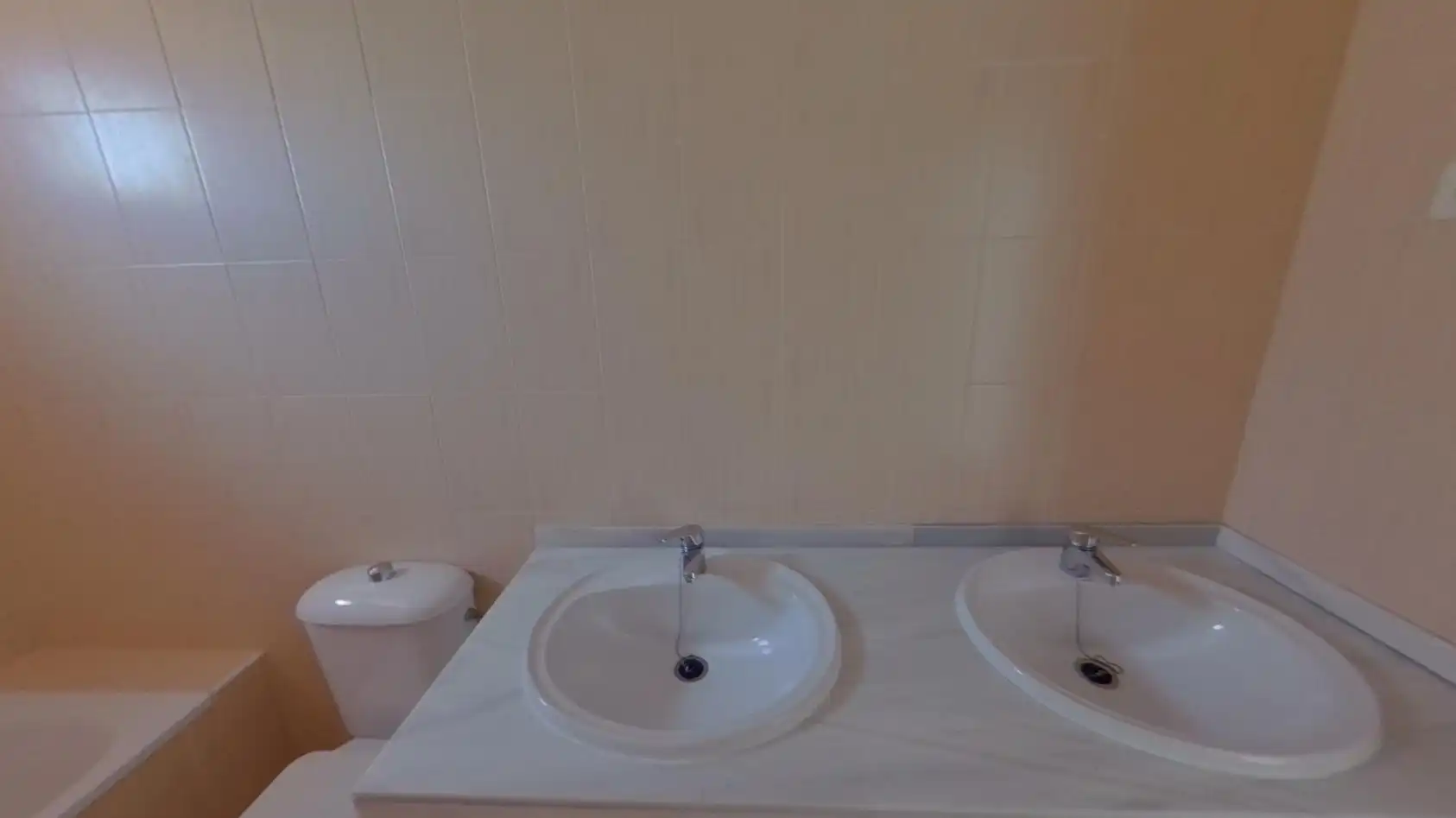 Baño de Piso en venta en Benalmádena con Trastero y Piscina
