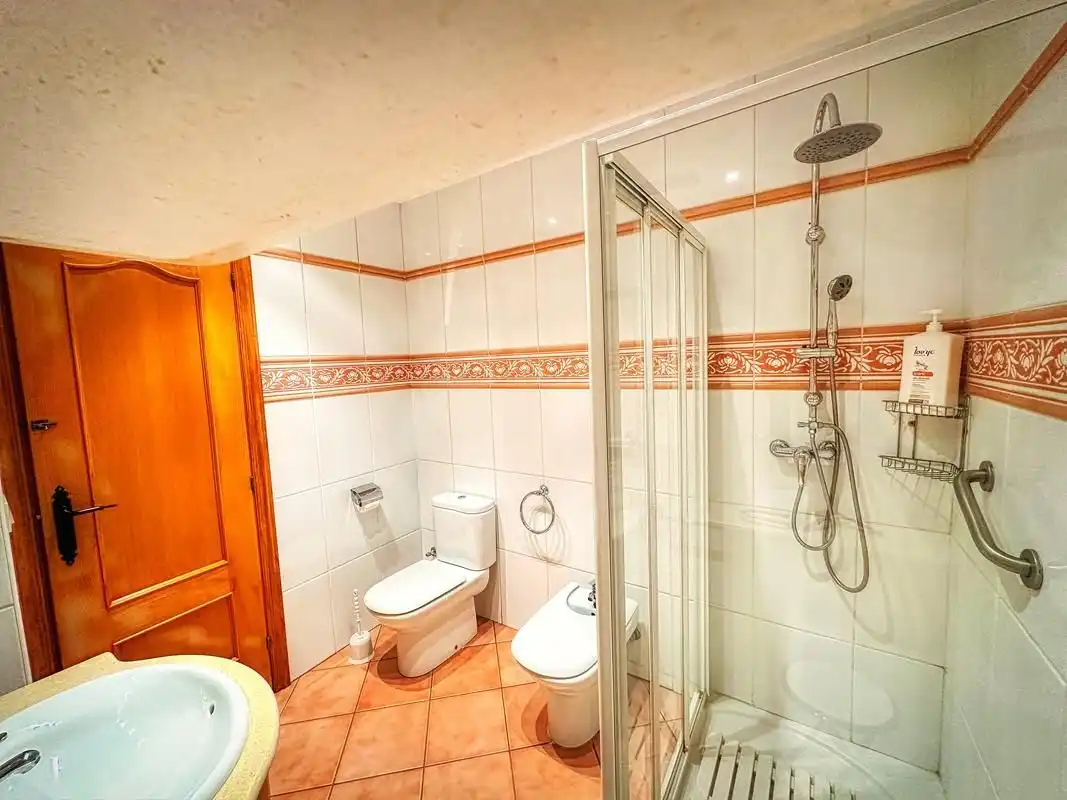 Baño de Casa o chalet en venta en La Vall de Laguar con Aire acondicionado, Calefacción y Jardín privado