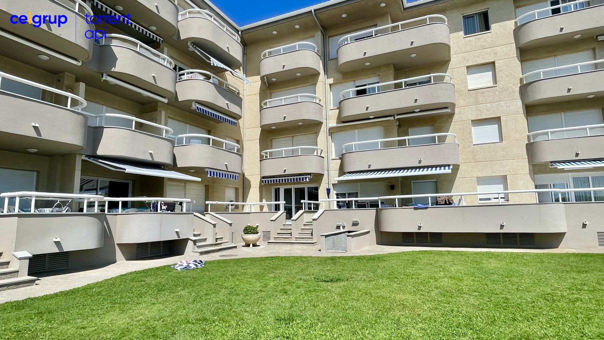 Vista exterior de Planta baixa en venda en L'Estartit amb Terrassa, Piscina i Moblat
