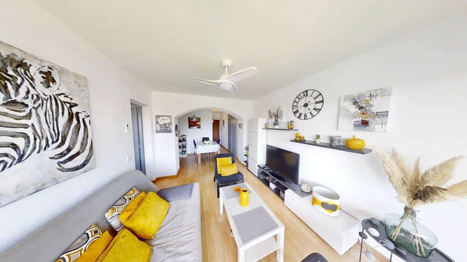Sala d'estar de Apartament en venda en Roses amb Jardí privat, Terrassa i Balcó