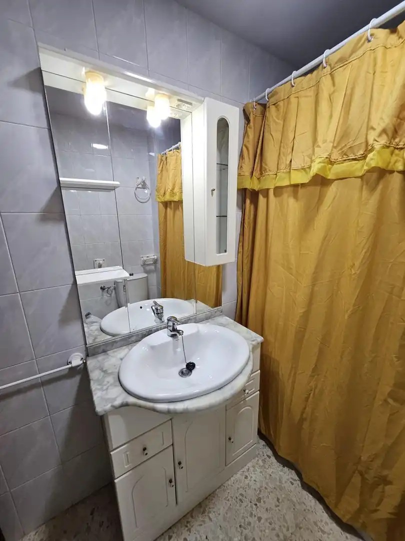 Baño de Piso de alquiler en Cáceres con Amueblado