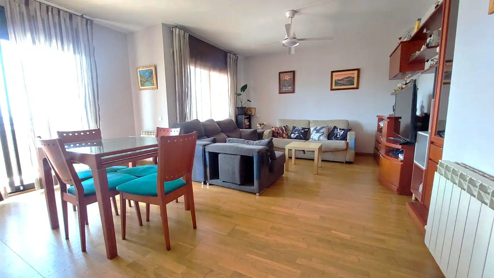 Sala d'estar de Pis en venda en Terrassa amb Calefacció, Parquet i Terrassa